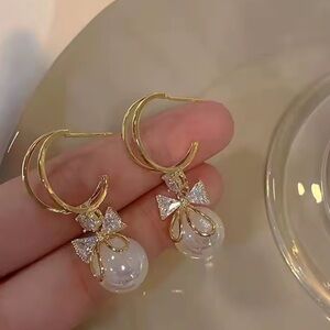 Ribbon bridal Gold and Pearl Drop Earrings